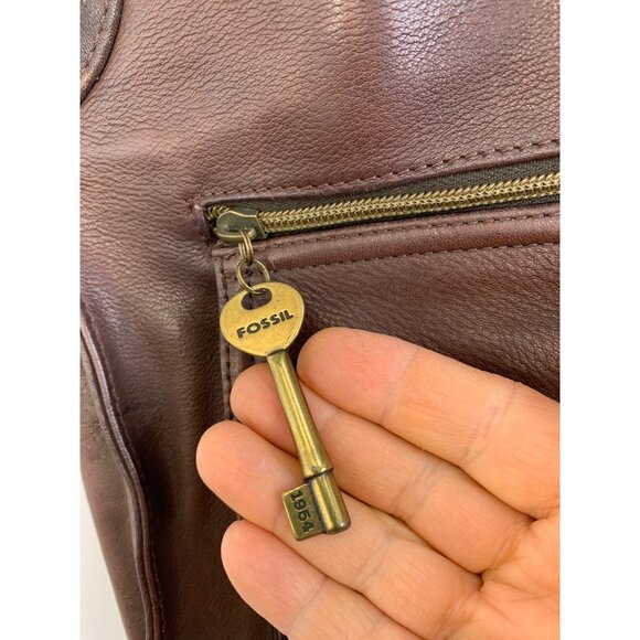 Womens VTG Fossil Brown Pebbled Leather Shoulder Bag Roomy Size Charm Detail GUC - Picture 4 of 16